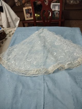 Mantilla de encaje blanco