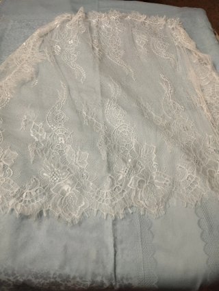 Mantilla de encaje blanco