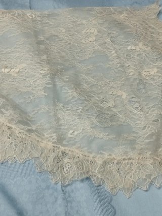 Mantilla de encaje blanco