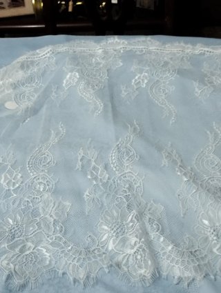 Mantilla de encaje blanco