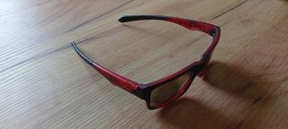 Gafas de sol chico negras y rojas