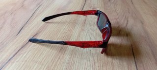 Gafas de sol chico negras y rojas
