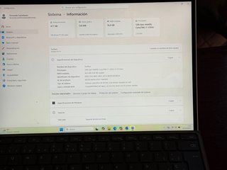 Microsoft Surface con Tastiera e Schermo