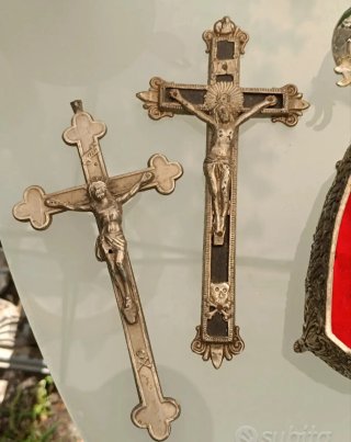 Crocefisso vintage in metallo legno