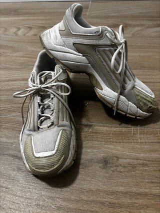 Zapatillas Reebok Gris y Blancas