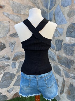 Top negro canalé halter cruzado Talla M