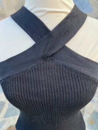 Top negro canalé halter cruzado Talla M