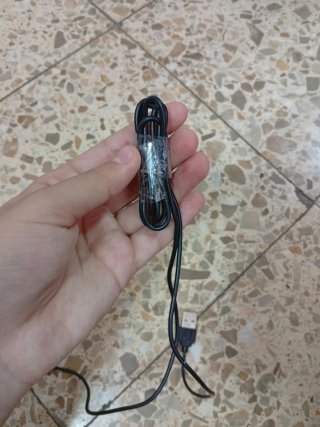 Mouse da computer nero con cavo