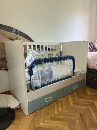 Cuna Ikea blanca con cajones