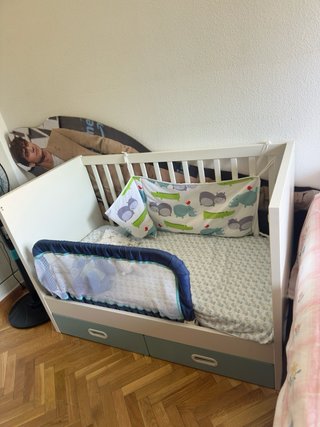 Cuna Ikea blanca con cajones