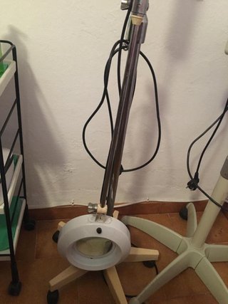 Lupa de estética con pie