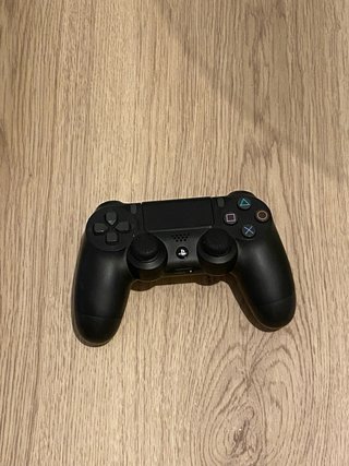 PS4 Slim Nera + Controller + Cavi