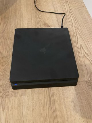 PS4 Slim Nera + Controller + Cavi