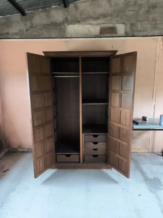 Armario antiguo de madera