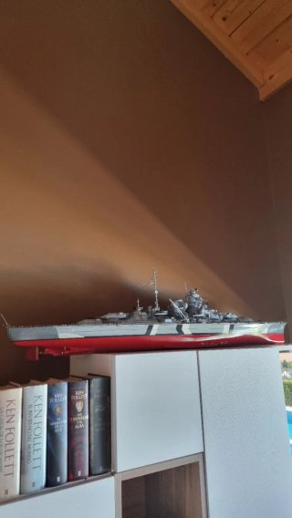 Bismark. Fasciculos completos y planos a escala