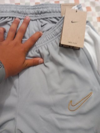 Conjunto Nike Gris,Calcetines Negros (Costó 125€)