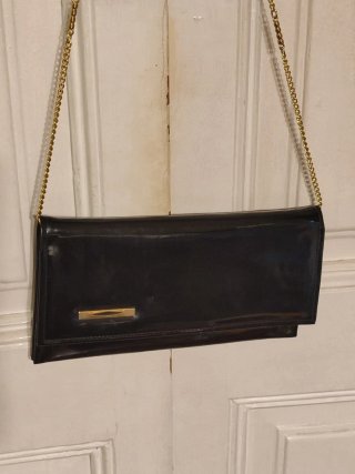 Bolso de fiesta charol cadena dorada