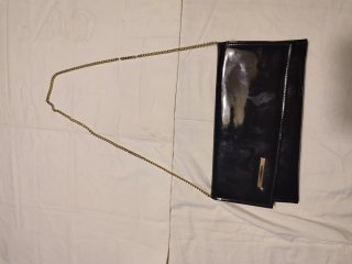Bolso de fiesta charol cadena dorada