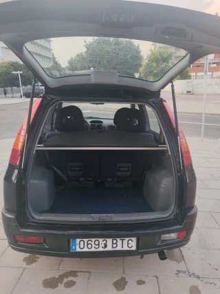 Mitsubishi Space Runner 2002