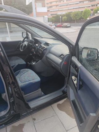 Mitsubishi Space Runner 2002