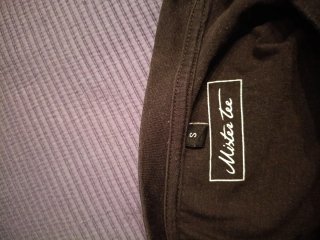 Camiseta Mister Tee Negra con estampado "Peace"