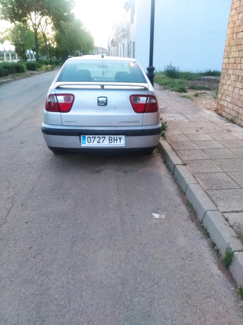 SEAT Cordoba 2001 - foto 1