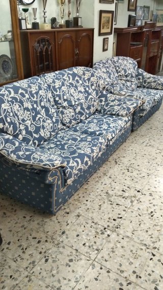 Sofá 2 y 3 plazas azul y blanco.En perfecto estado