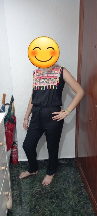 Mono de verano negro con bordado