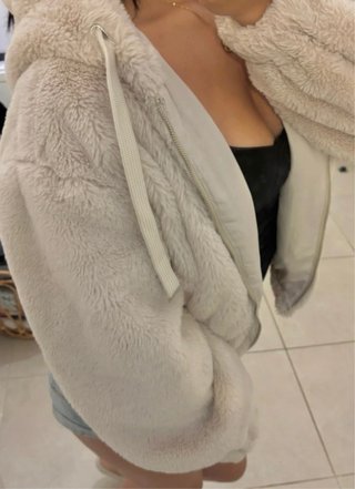 Chaqueta Bershka Beige (precio original: 36,99)