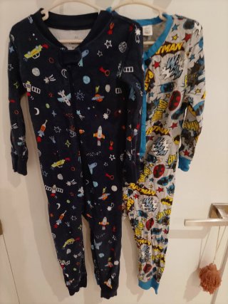 Pijamas espaciales y Batman 3-4 años