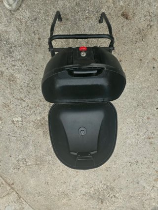 Cajón para moto Givi negro