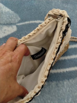 Bolso de paja tejido con detalles