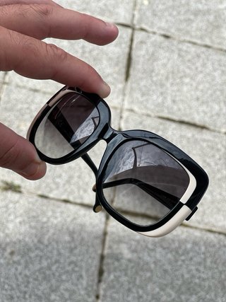 Gafas de sol Carolina Herrera negras y beige