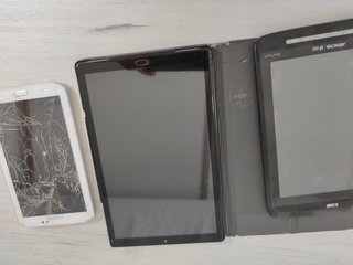 Lote 3 tablet rotte per pezzi