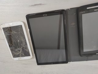 Lote 3 tablet rotte per pezzi