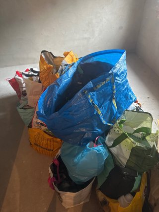 Ropa y juguetes