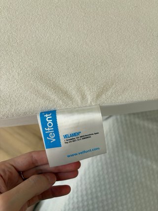 Cuna de bebé con colchón