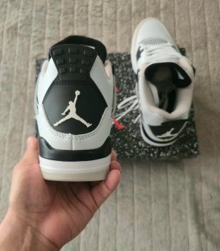 Zapatillas Jordan Beige y Blancas