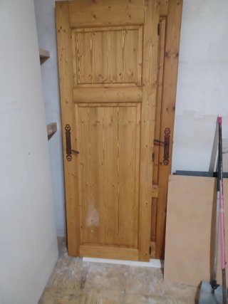 3 Puertas rústicas de madera interior