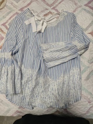 Blusa Rayas Azul y Blanco con Encaje
