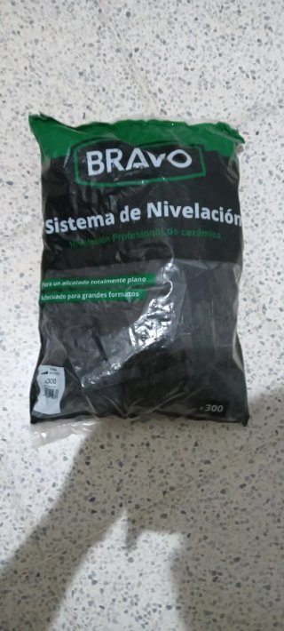 Bolsa cuñas nivelación suelo cerámica BRAVO x300