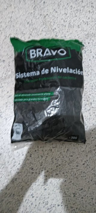 Bolsa cuñas nivelación suelo cerámica BRAVO x300
