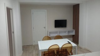 Amplio piso con terraza junto al Metro: Amistat