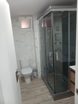 Amplio piso con terraza junto al Metro: Amistat