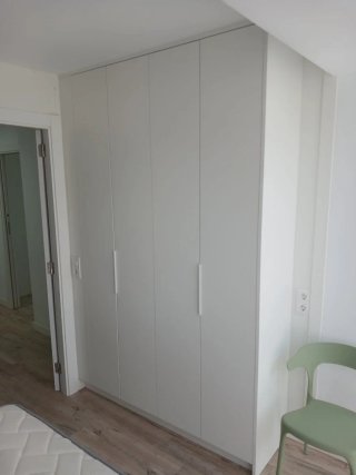 Amplio piso con terraza junto al Metro: Amistat