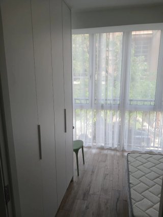 Amplio piso con terraza junto al Metro: Amistat