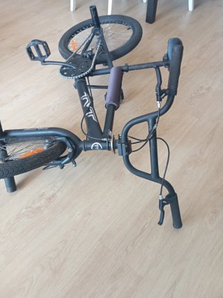 Bicicleta BMX negra