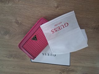 Monedero Guess Rosa con Diseño Trenzado