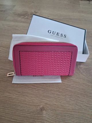 Monedero Guess Rosa con Diseño Trenzado