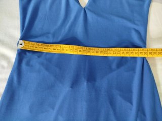 Abito lungo blu con drappeggio